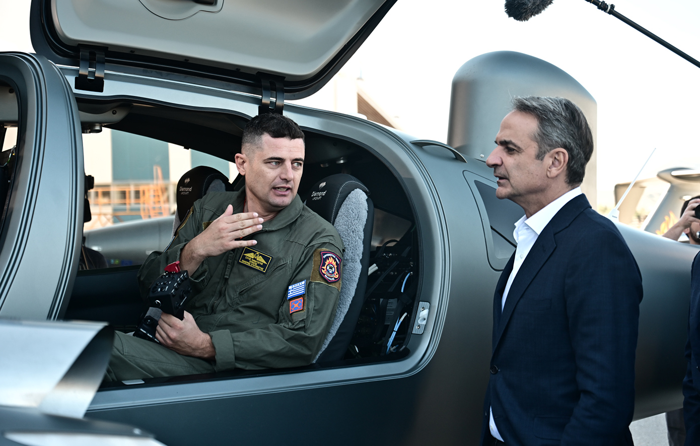 Τρία νέα υπερσύγχρονα αεροσκάφη παρέλαβε η Πυροσβεστική – Μητσοτάκης: Όσο η μάχη γίνεται πιο δύσκολη πρέπει να αναβαθμίζουμε τα μέσα μας Τρία νέα υπερσύγχρονα αεροσκάφη παρέλαβε η Πυροσβεστική – Μητσοτάκης: Όσο η μάχη γίνεται πιο δύσκολη πρέπει να αναβαθμίζουμε τα μέσα μας