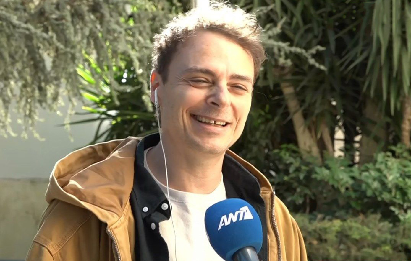 Ο Νίκος Μίχας ανέλαβε επίσημα καθήκοντα γιατρού στο ΕΚΑΒ &#8211; Τι είπε για το τραγούδι