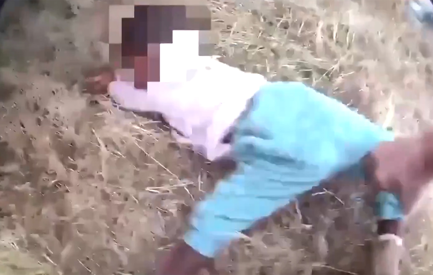 Μωρό 15 μηνών εγκλωβίστηκε κάτω από όχημα σε τροχαίο &#8211; Η σωτήρια παρέμβαση αστυνομικού που έσωσε τη ζωή του &#8211; Δείτε το βίντεο