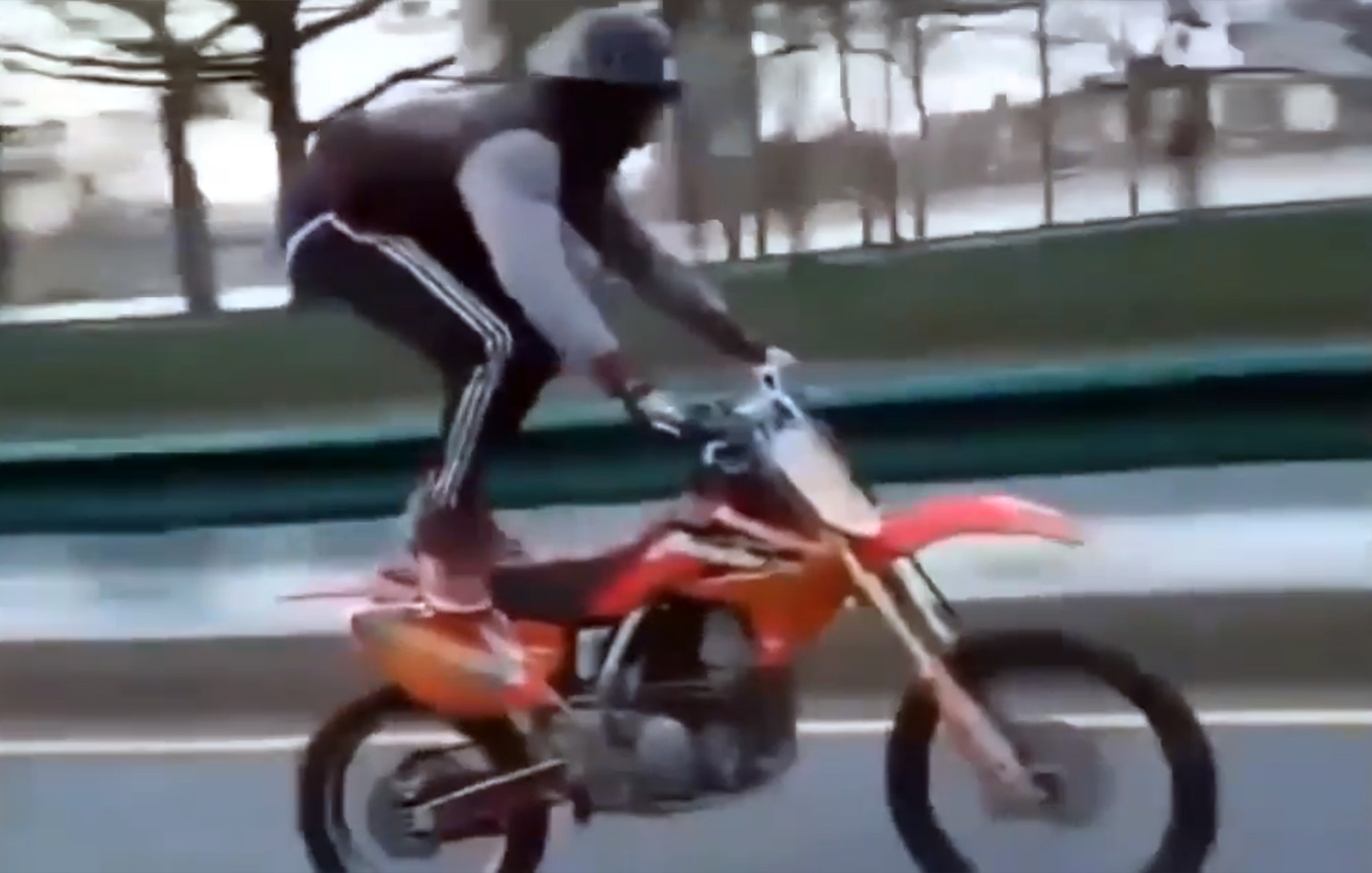 Σταρ του YouTube και του TikTok ο ένας δράστης από τη «ληστεία του αιώνα» στο Λούβρο