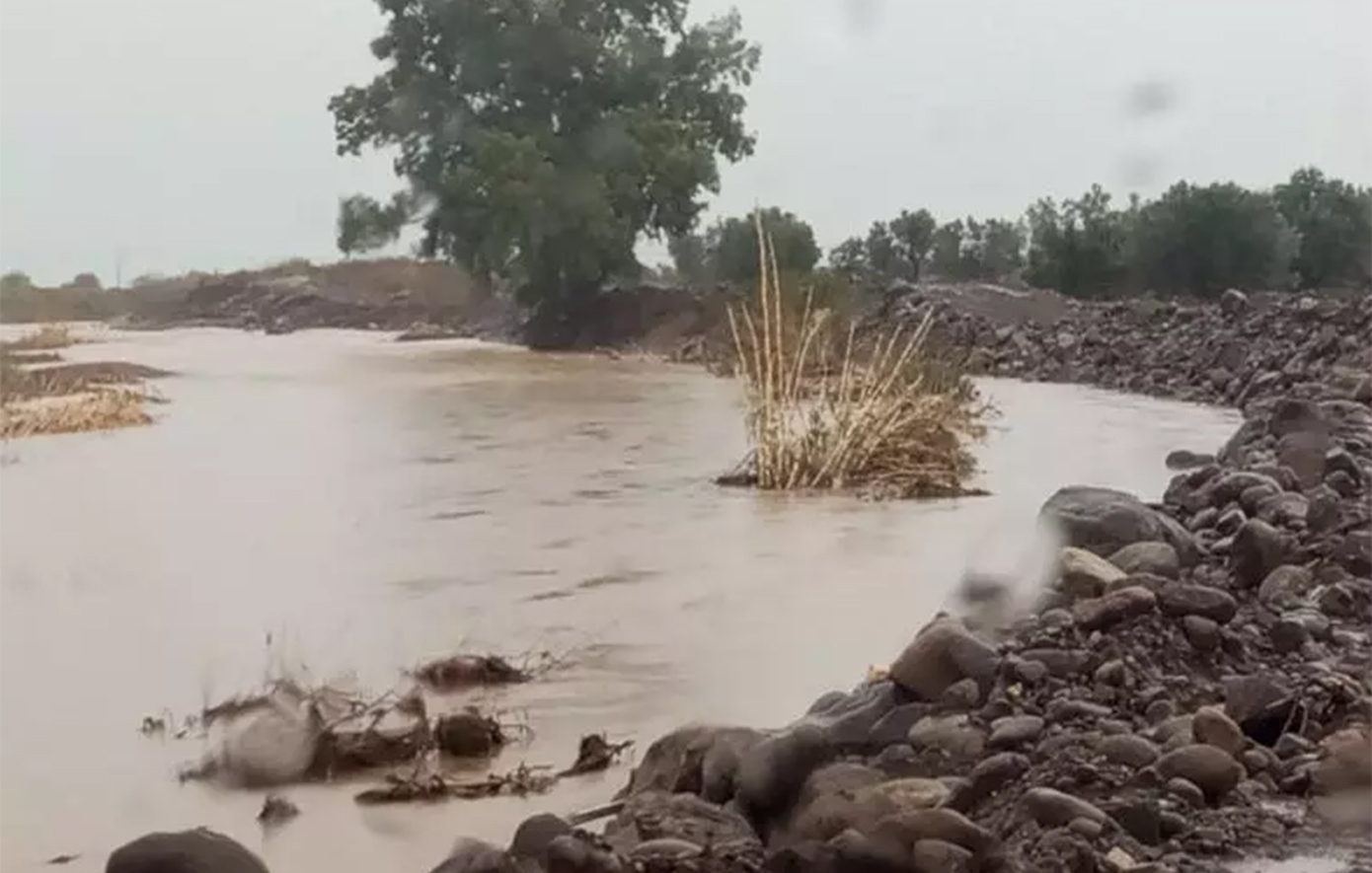 H Μυτιλήνη «πνίγηκε» στο χαλάζι – Πλημμύρες στην Ερμού, δρόμοι-ποτάμια