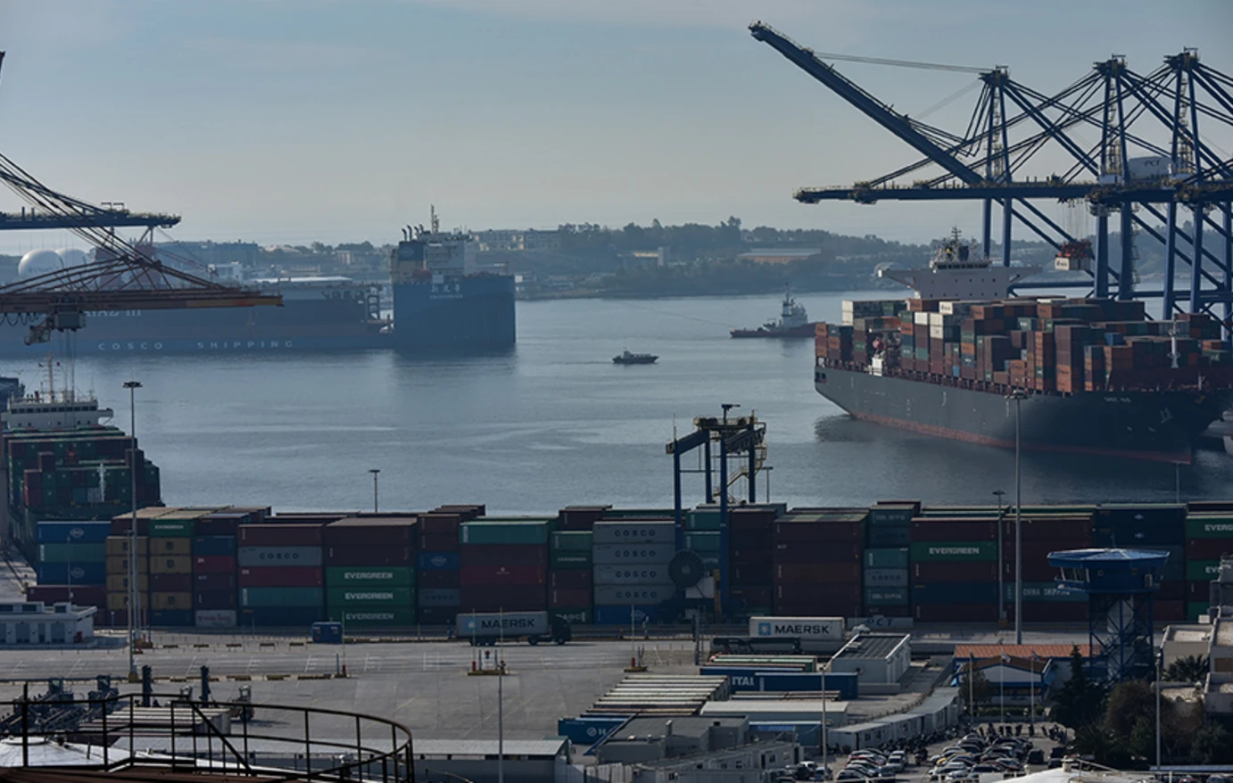 Συλλήψεις για παράνομη ανάθεση διοίκησης λάντζας στο Πέραμα