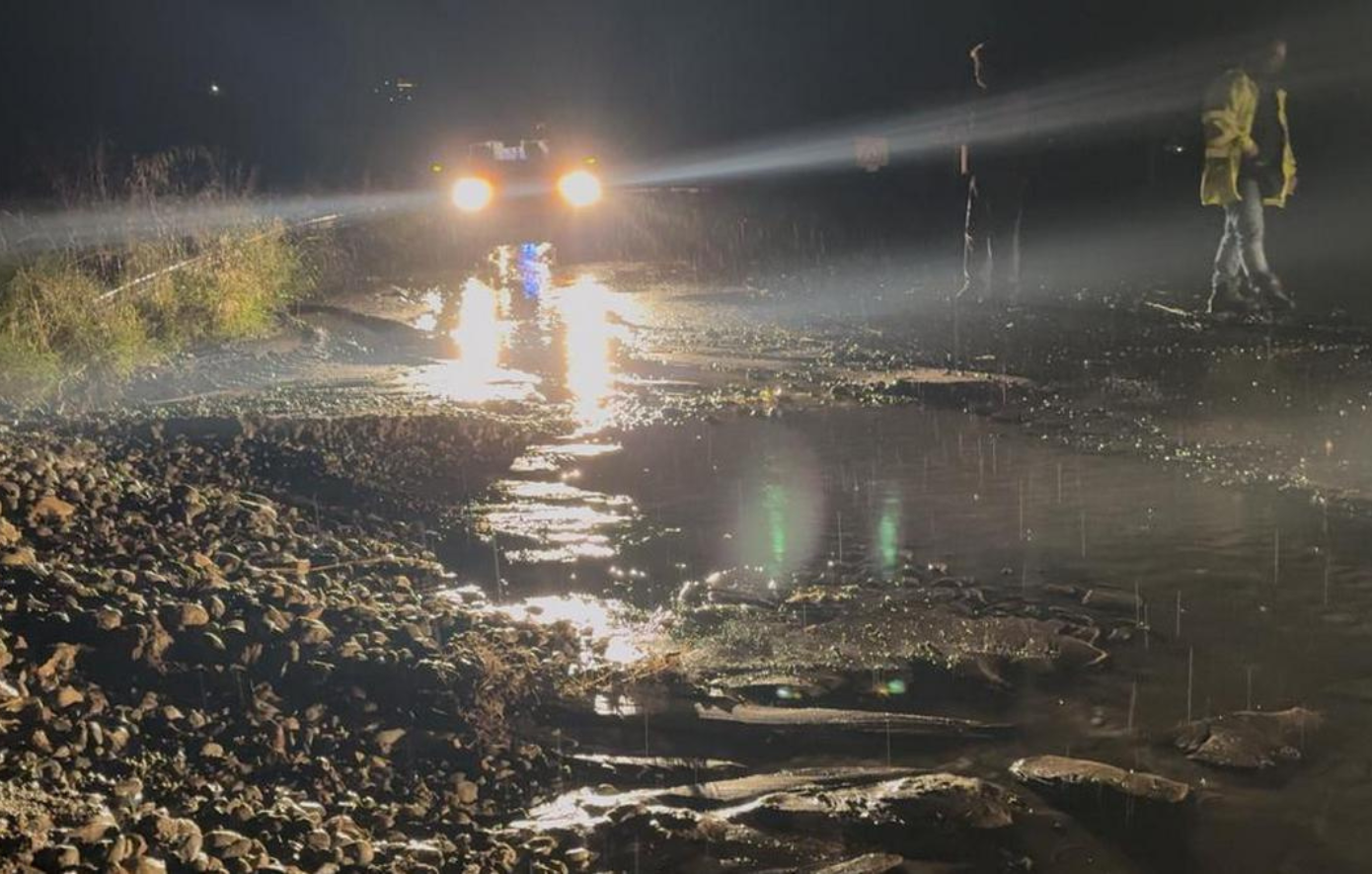 Πλημμύρισε η Εθνική Οδός στο ύψος του Αγίου Κωνσταντίνου μετά από 30 λεπτά βροχής