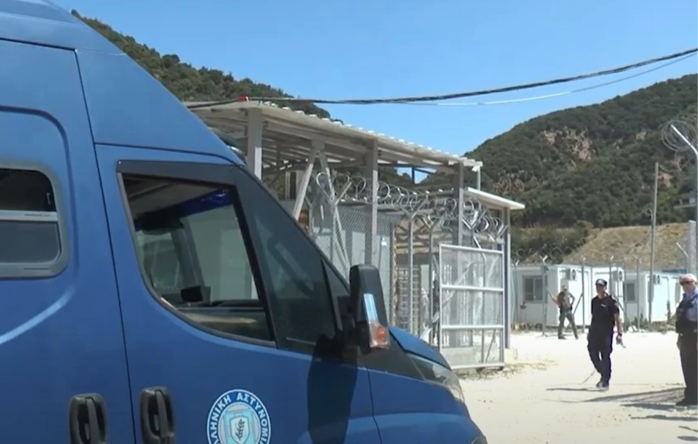 Εξέγερση σε δομή μεταναστών στις Σέρρες: Μετανάστες διέφυγαν κόβοντας τα συρματόπλεγμα