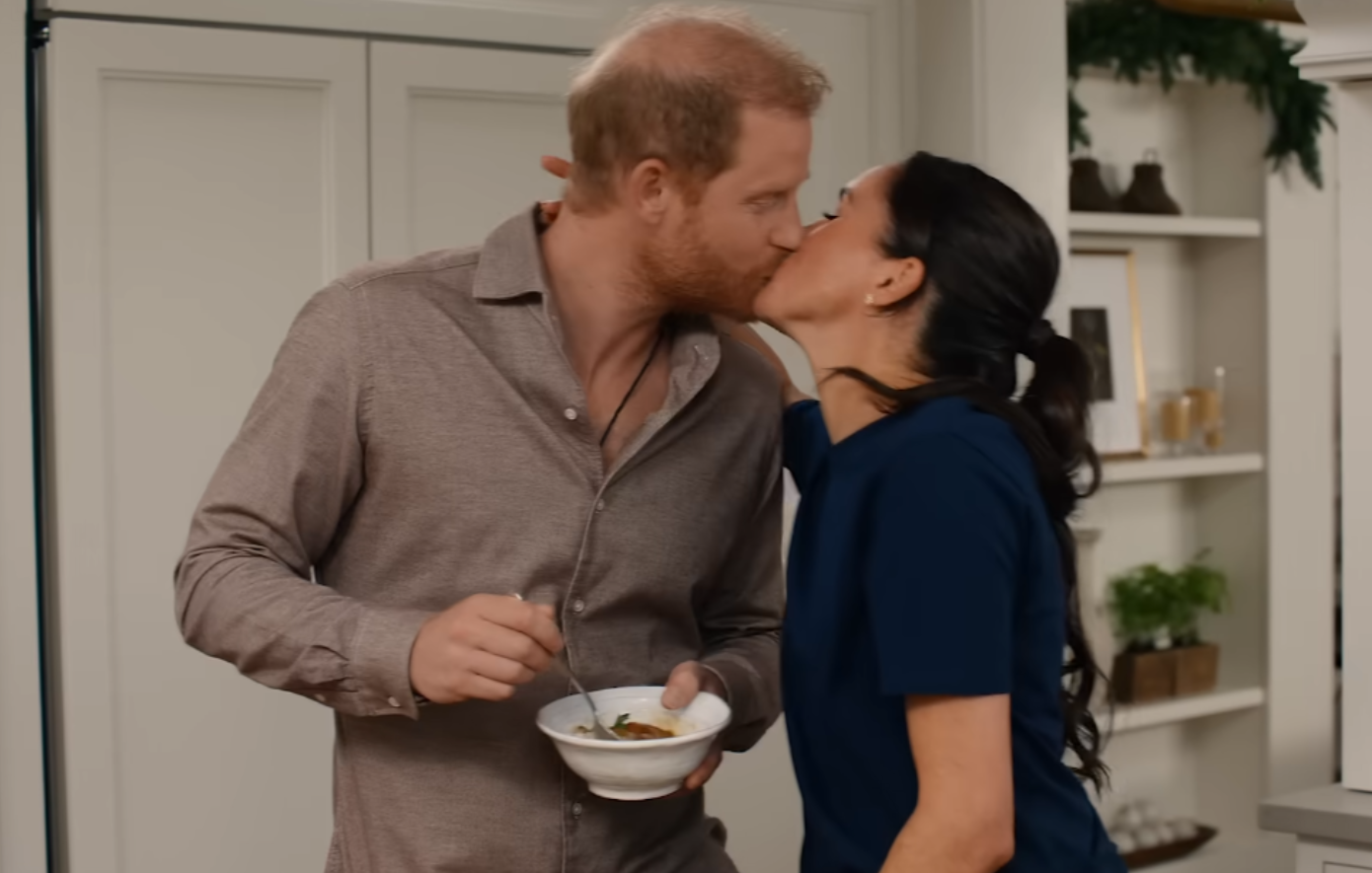 Μέγκαν Μαρκλ: Ανοίγει το σπίτι της για τα Χριστούγεννα – Το φιλί στον Χάρι και οι μαρμελάδες φασκόμηλο