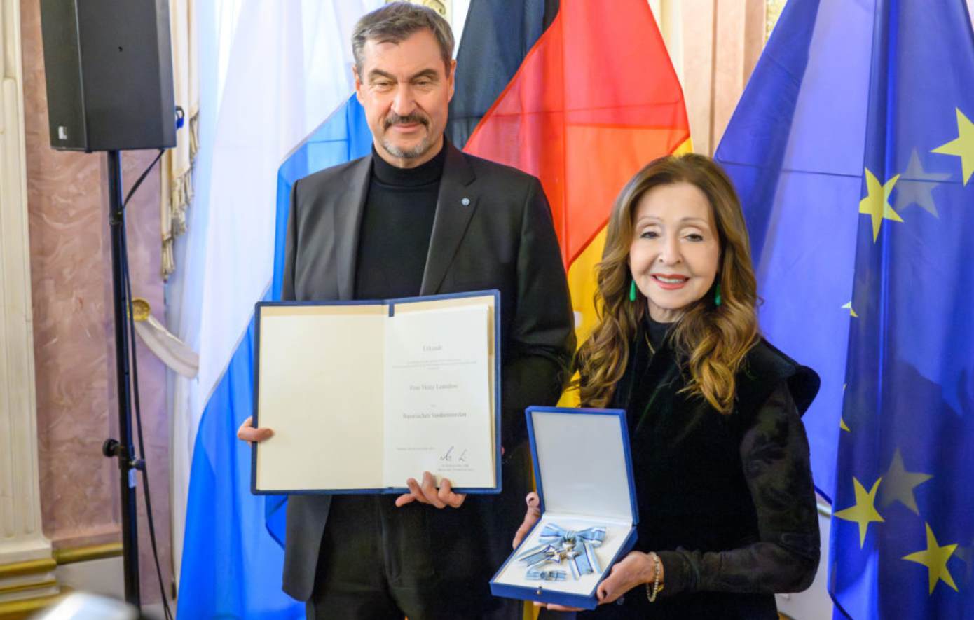 «Βασίλισσα» της μουσικής: Τεράστια τιμή για τη Βίκυ Λέανδρος στη Γερμανία