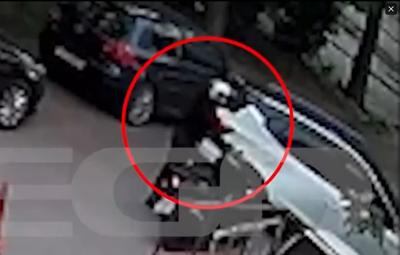 Η στιγμή που ο 29χρονος σκοτώνει στο ξύλο τον οδηγό στον Νέο Κόσμο -15 χτυπήματα στο κεφάλι, μέσα σε 11 δευτερόλεπτα