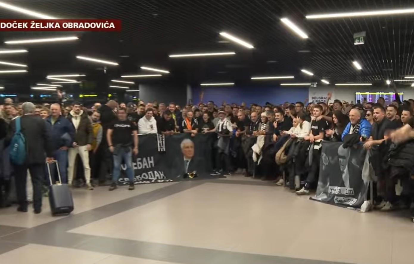 Ομπράντοβιτς: Υποδοχή ήρωα από τους οπαδούς της Παρτίζαν στο αεροδρόμιο του Βελιγραδίου