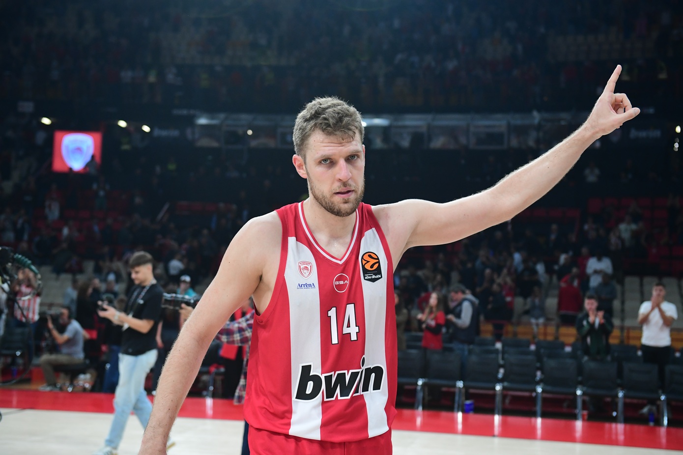 Ο Ολυμπιακός πανηγύρισε στο φινάλε &#8211; Επικράτησε με 80-71 την Παρτίζαν