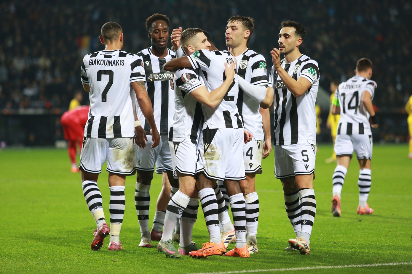 Η Ελλάδα πλησιάζει την Τσεχία στη μάχη για την 10η θέση στη βαθμολογία της UEFA