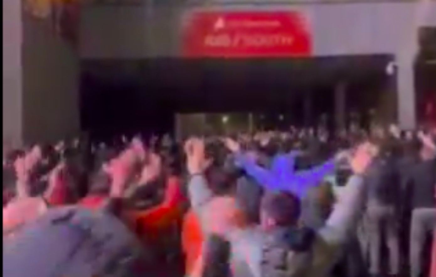 Τρέλα για Ομπράντοβιτς: Στην προπόνηση οι οπαδοί της Παρτίζαν, αποδοκιμασίες για τη διοίκηση