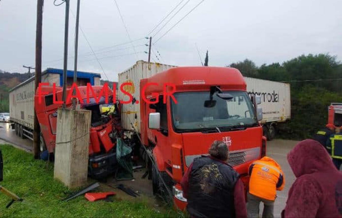 Σοβαρό τροχαίο στην Εθνική Οδό Πατρών &#8211; Πύργου: Δύο νταλίκες συγκρούστηκαν μετωπικά &#8211; Εγκλωβίστηκε ο ένας οδηγός