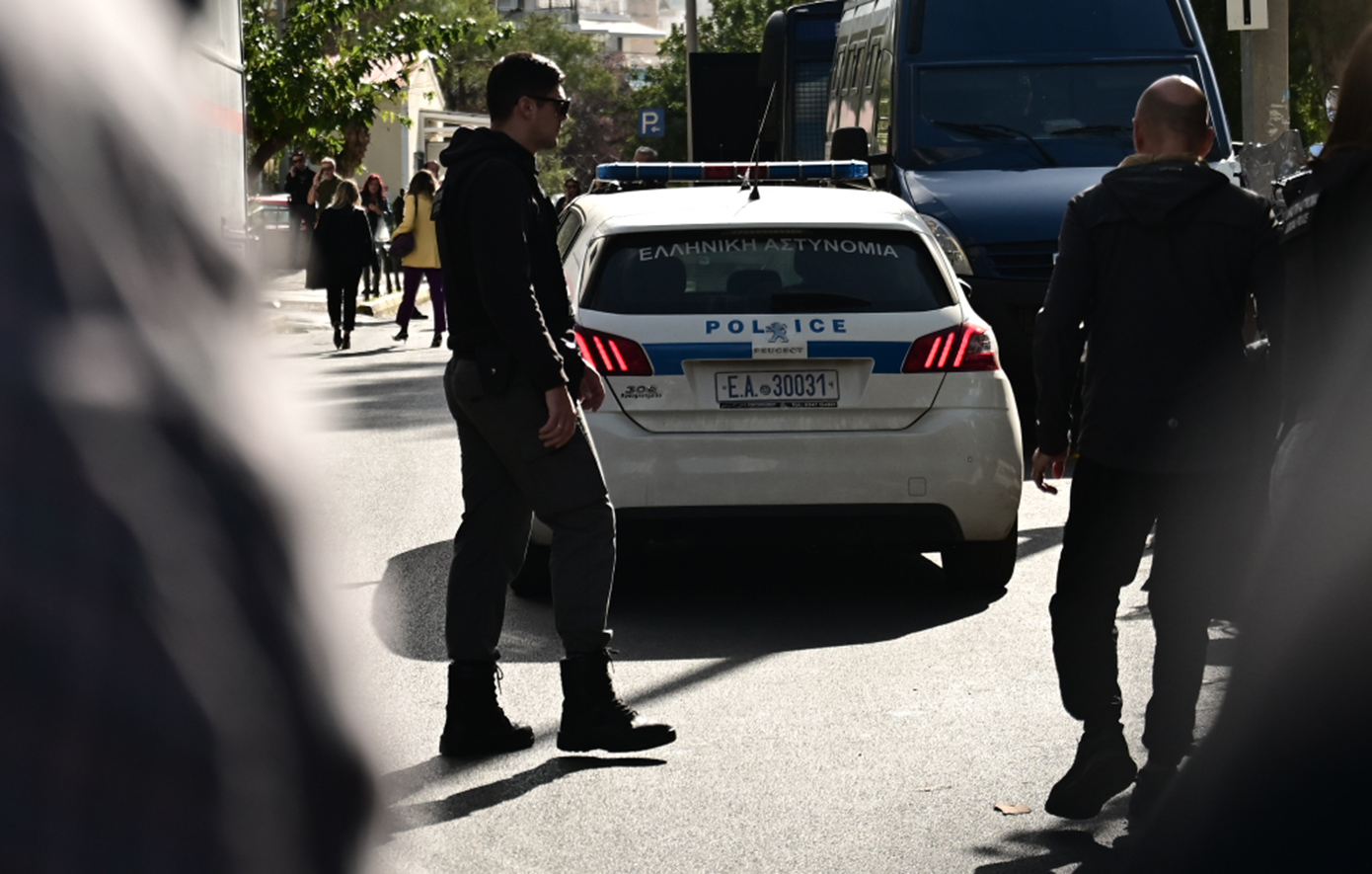 Οικογενειακή τραγωδία στην Κυψέλη: Ηλικιωμένος τραυμάτισε τη σύζυγό του και αυτοκτόνησε πέφτοντας από την ταράτσα