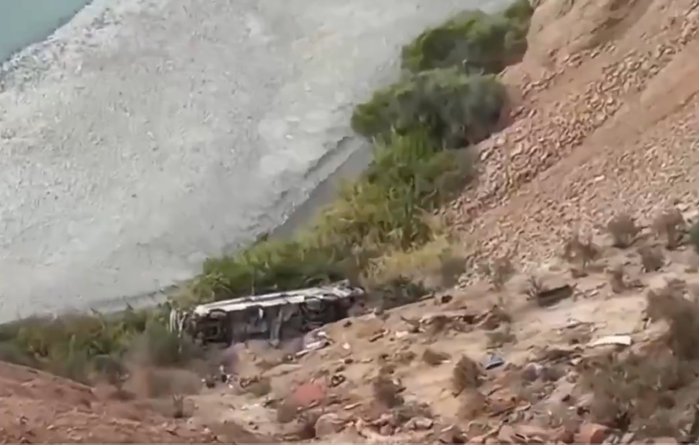 Τραγωδία στο Περού: Τουλάχιστον 37 νεκροί από τροχαίο δυστύχημα με λεωφορείο