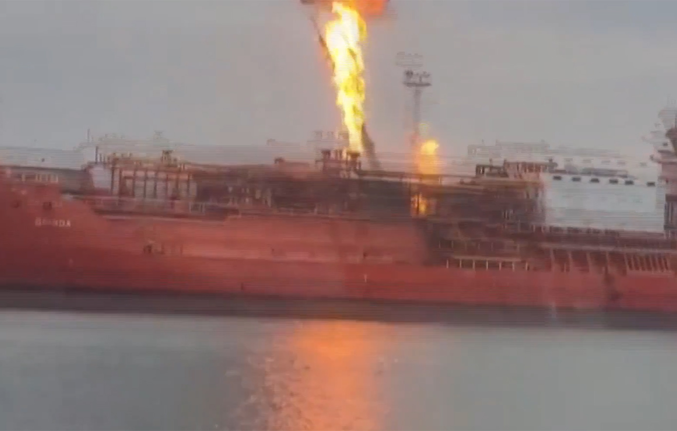 Ρωσική επίθεση σε τουρκικό πλοίο στην Οδησσό: Πυρκαγιά μετά από πλήγμα drone σε φορτίο με υγραέριο