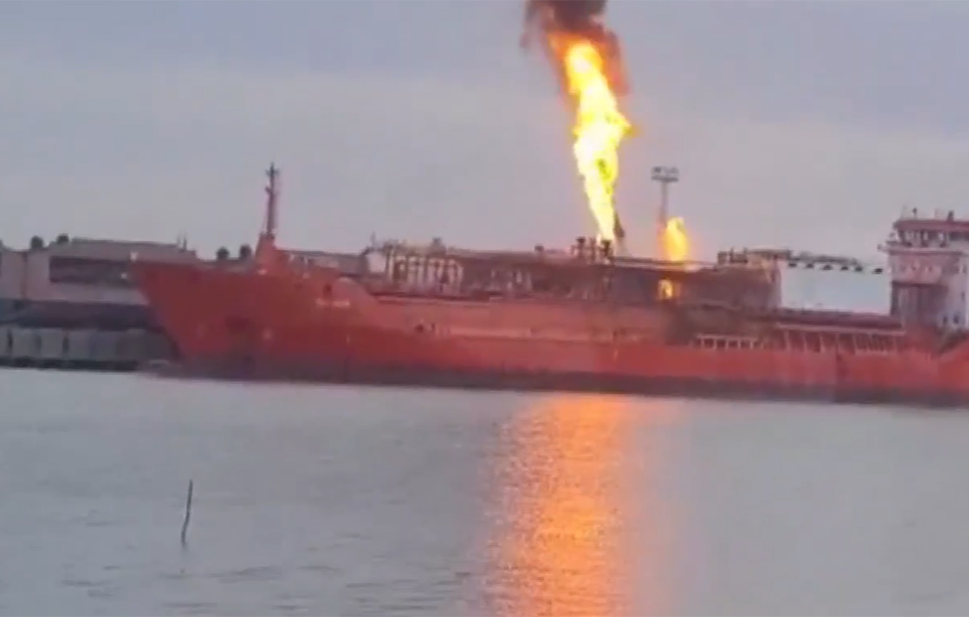 Ρωσική επίθεση σε τουρκικό πλοίο στην Οδησσό: Πυρκαγιά μετά από πλήγμα drone σε φορτίο με υγραέριο