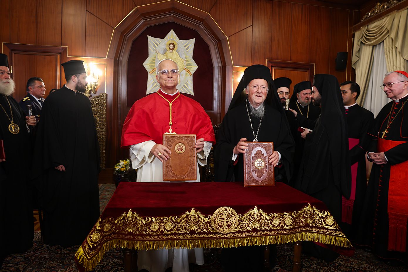 Με μηνύματα υπέρ της ενότητας των Χριστιανών και της ειρήνης, η Κοινή Διακήρυξη Βαρθολομαίου και Πάπα Λέοντος ΙΔ