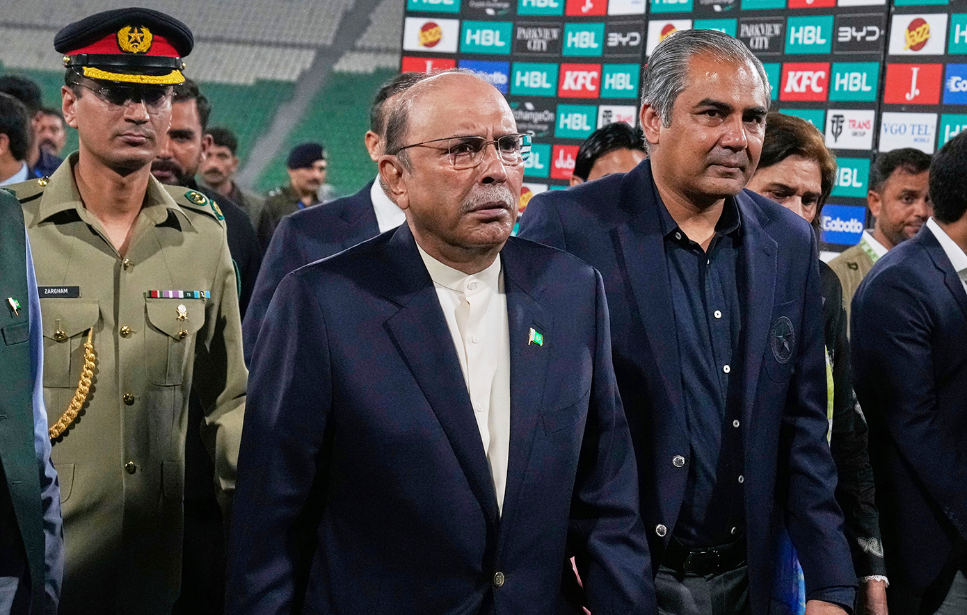 Το Κοινοβούλιο του Πακιστάν χορήγησε ισόβια ασυλία στον πρόεδρο της χώρας και στον αρχηγό του στρατού