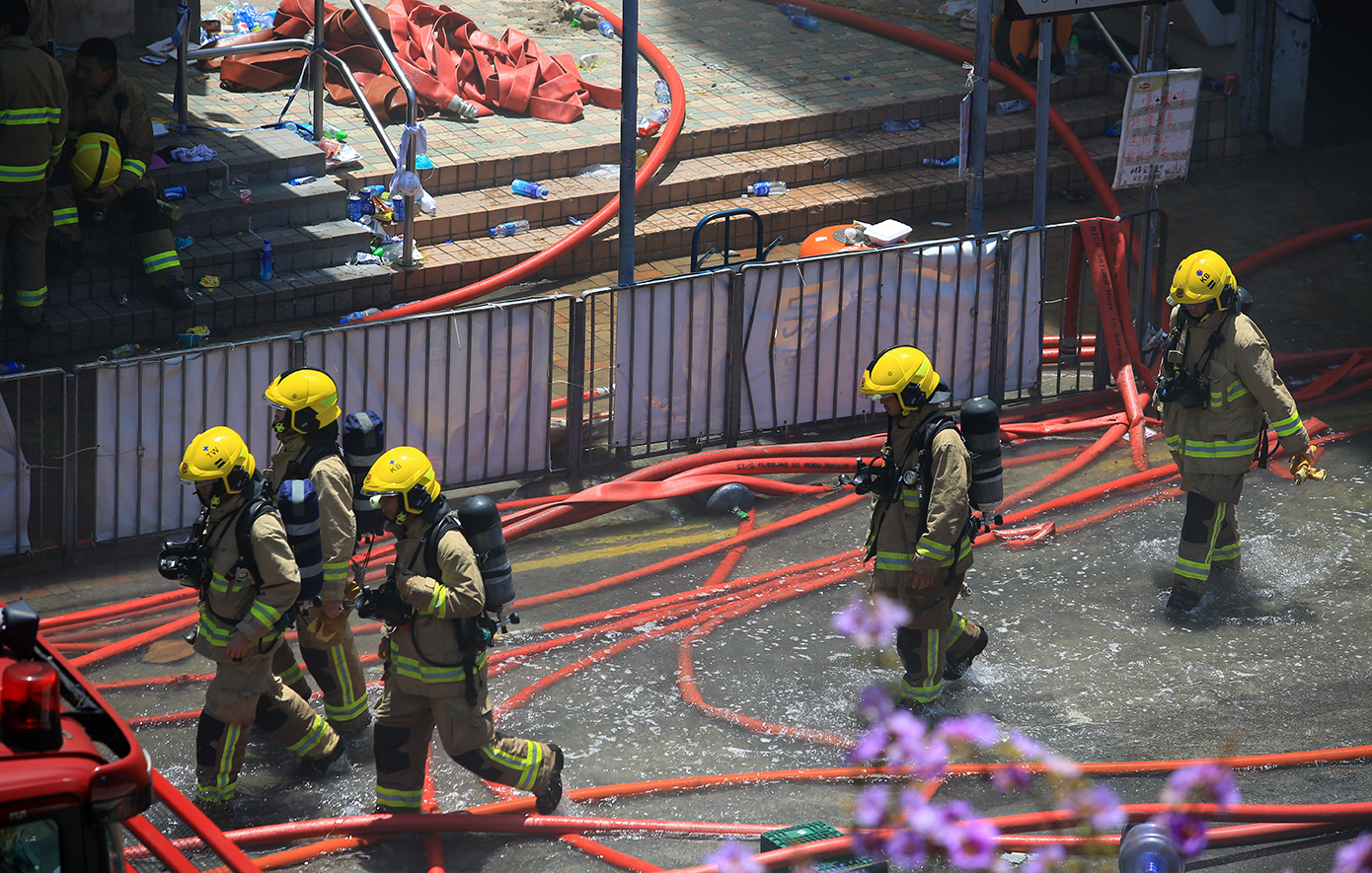 Φωτιά σε ουρανοξύστη στο Χονγκ Κονγκ &#8211; Ένοικοι έχουν παγιδευτεί στα διαμερίσματά τους