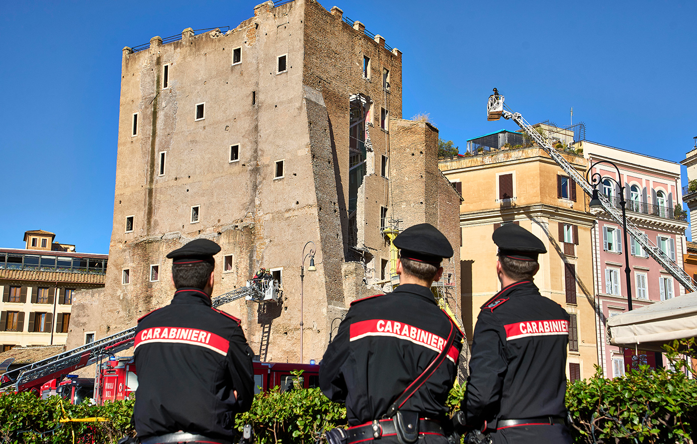 Πένθος στη Ρώμη για τον θάνατο του εργάτη που εγκλωβίστηκε στα ερείπια του Πύργου των Κόμηδων