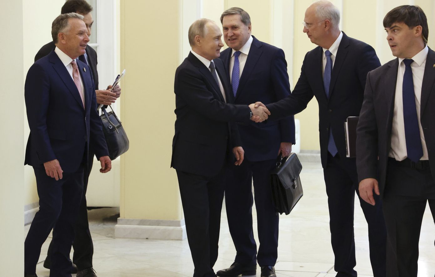 Τι αποκαλύπτει ένα διαγραμμένο tweet για το «μυστικό» σχέδιο να τερματιστεί ο πόλεμος στην Ουκρανία