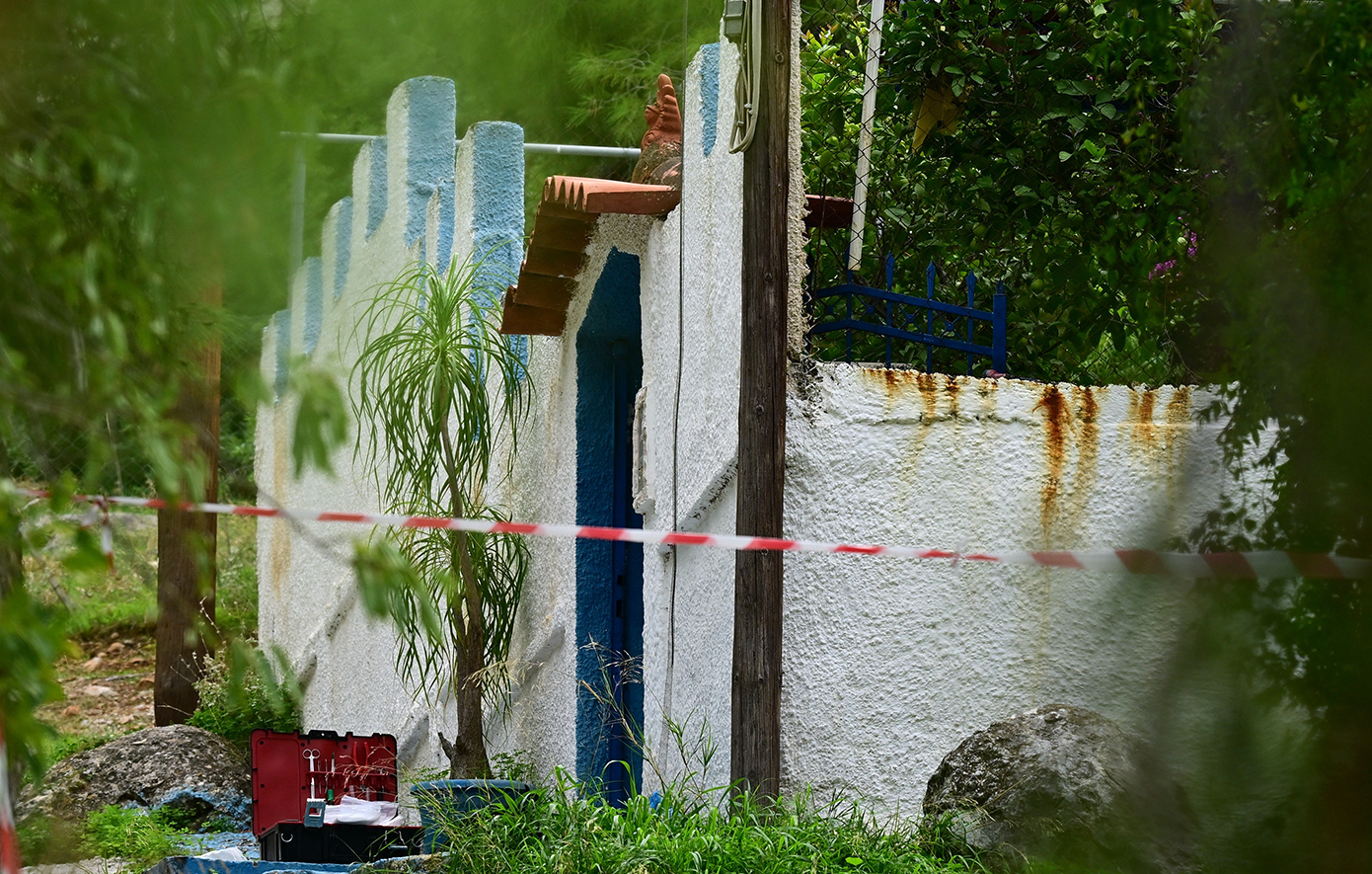 Στη ΓΑΔΑ η νύφη της 75χρονης που βρήκε μαρτυρικό θάνατο στο σπίτι της στη Σαλαμίνα