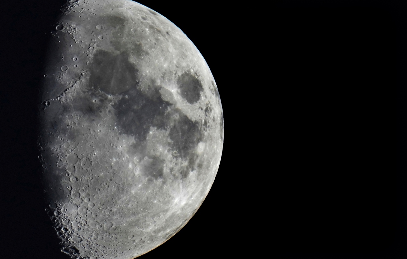 Απρόσμενη ανακάλυψη στη Σελήνη: Κινέζοι επιστήμονες εντόπισαν σκουριά, τι μπορεί να σημαίνει