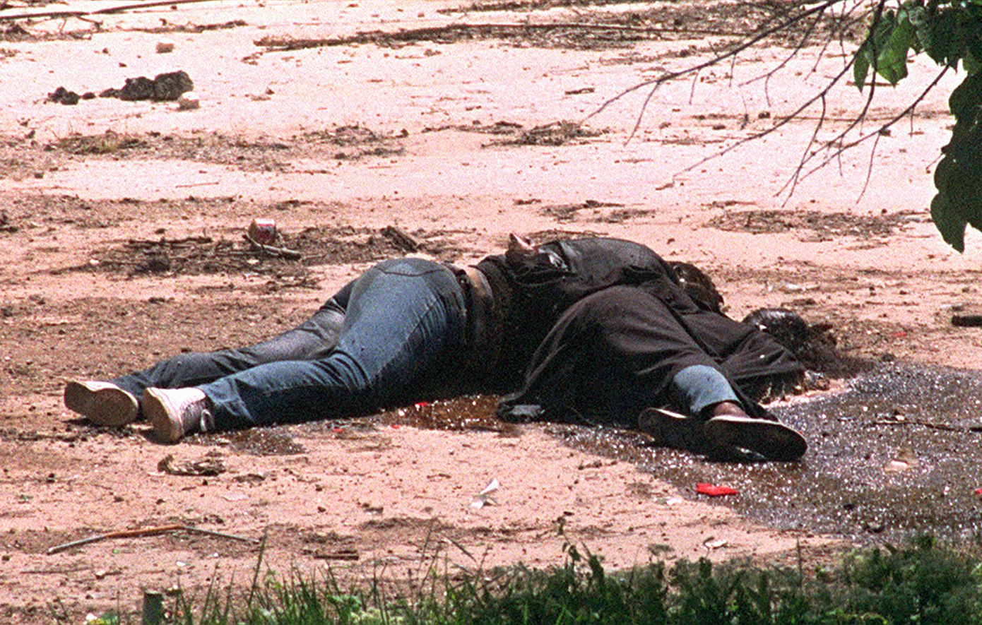 Ιταλοί πλήρωναν για να πάνε στο Σαράγεβο και να πυροβολήσουν αθώους πολίτες κάνοντας το… χόμπι τους – Έρευνα από τη Δικαιοσύνη Ιταλοί πλήρωναν για να πάνε στο Σαράγεβο και να πυροβολήσουν αθώους πολίτες κάνοντας το… χόμπι τους – Έρευνα από τη Δικαιοσύνη