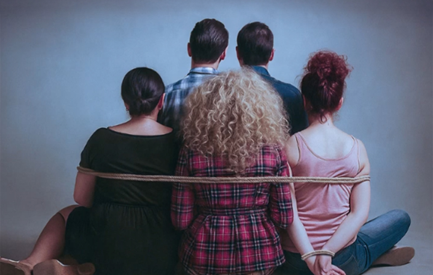 «Στο Παρά Πέντε»: Σπάνιες φωτογραφίες από τα γυρίσματα έρχονται στο φως 20 χρόνια μετά