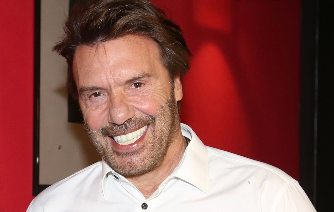 Στράτος Τζώρτζογλου: «Δέχτηκα σεξουαλικη παρενόχληση στα 12 – Ο Απόστολος Γκλέτσος δεν το παίζει, είναι άντρας»