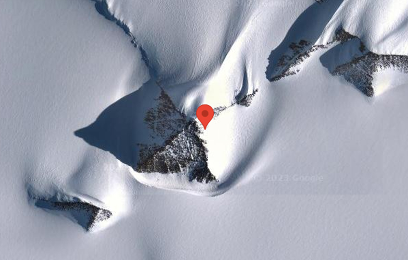 Η μυστηριώδης πυραμίδα που ανακαλύφθηκε στην Ανταρκτική &#8211; Οι θεωρίες συνωμοσίας και η επιστημονική εξήγηση