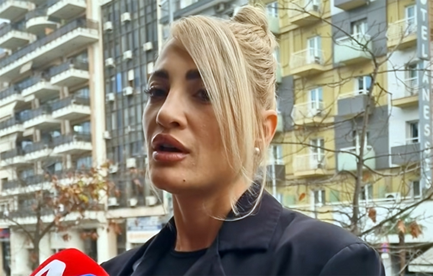 Έκλαψε η Τούνη έξω από τα δικαστήρια: «Ακόμα παλεύω να αποδείξω εάν είμαι το θύμα σε αυτή την υπόθεση»