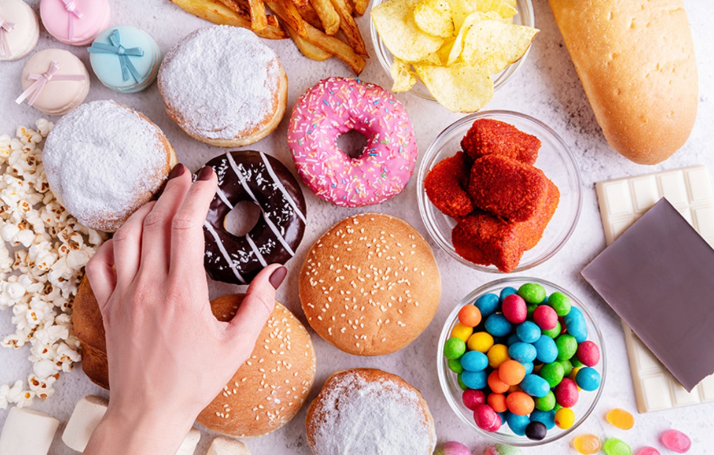 Αυτά τα τρόφιμα μπορεί να ευθύνονται για την αύξηση καρκίνου του παχέος εντέρου στις γυναίκες &#8211; Τι έδειξε έρευνα