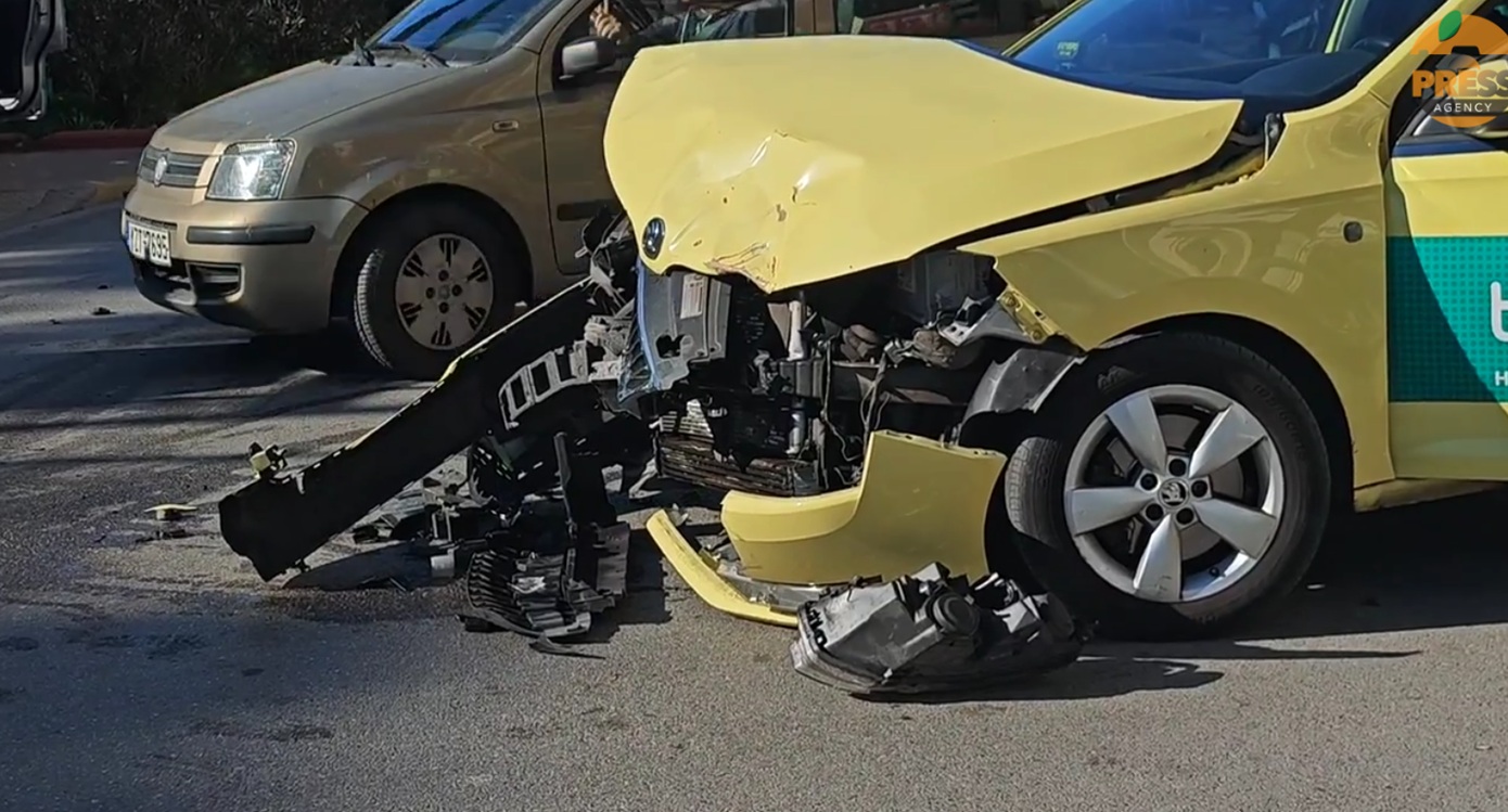 Τροχαίο με μετωπική σύγκρουση ανάμεσα σε βαν και ταξί στην Ευελπίδων