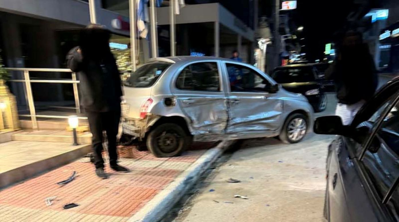 Βίντεο ντοκουμέντο από το τροχαίο με έναν 24χρονο νεκρό στη Λούτσα &#8211; Η στιγμή που το αυτοκίνητο πέφτει πάνω στους πεζούς