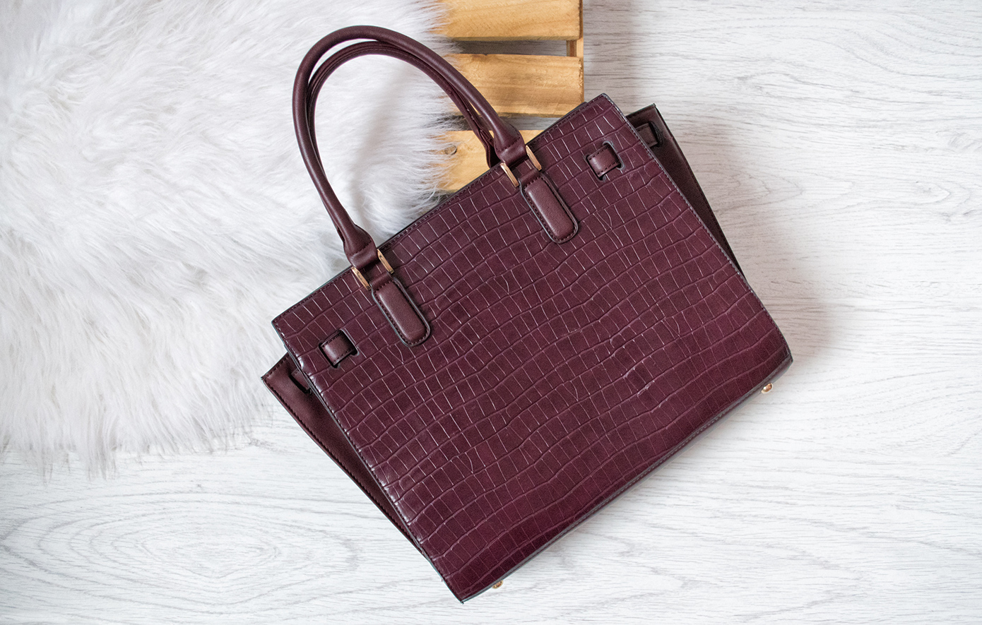 μπορντό τσάντα