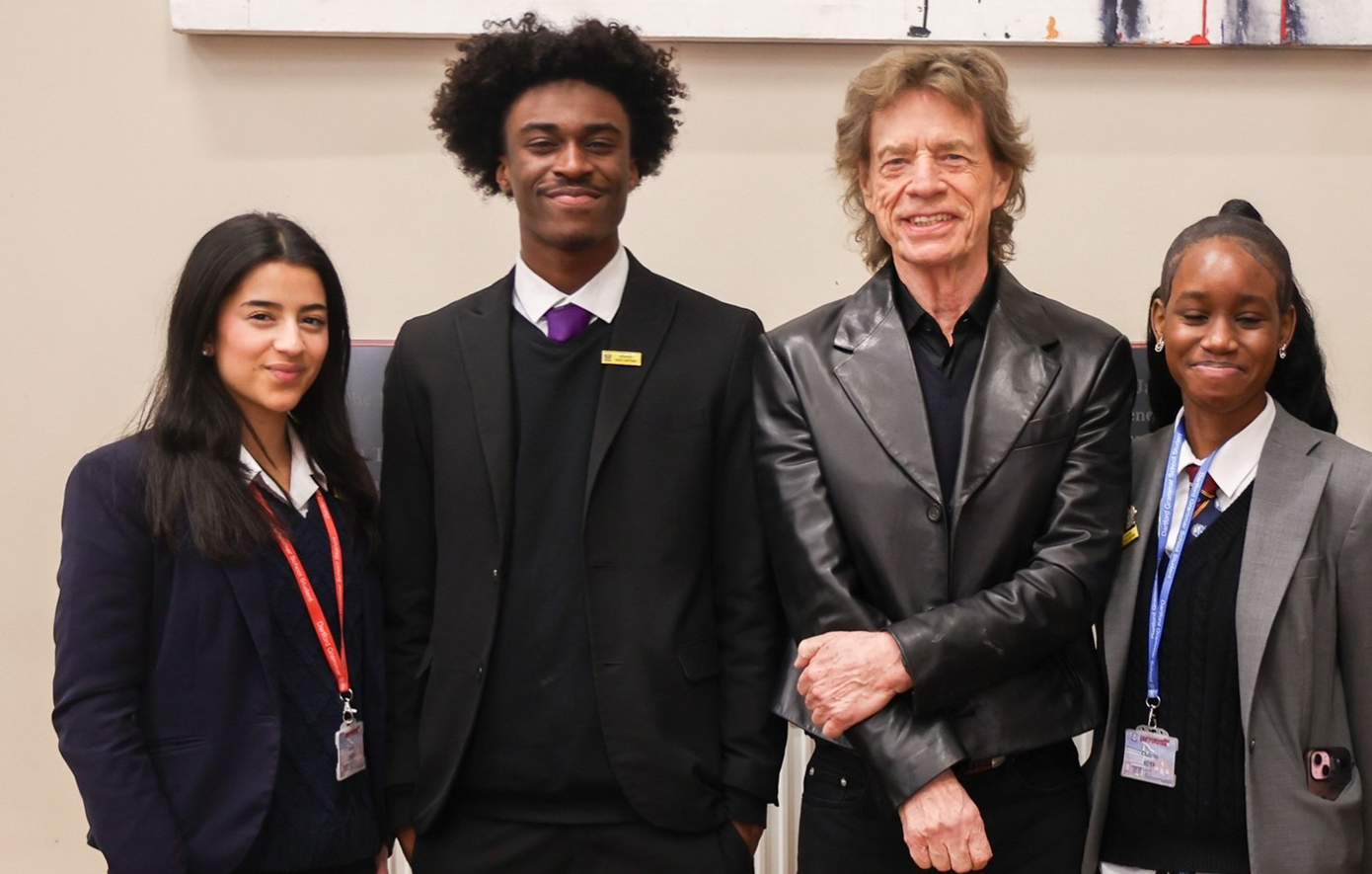 Ο Μικ Τζάγκερ έκανε απρόσμενη επίσκεψη στο παλιό του σχολείο