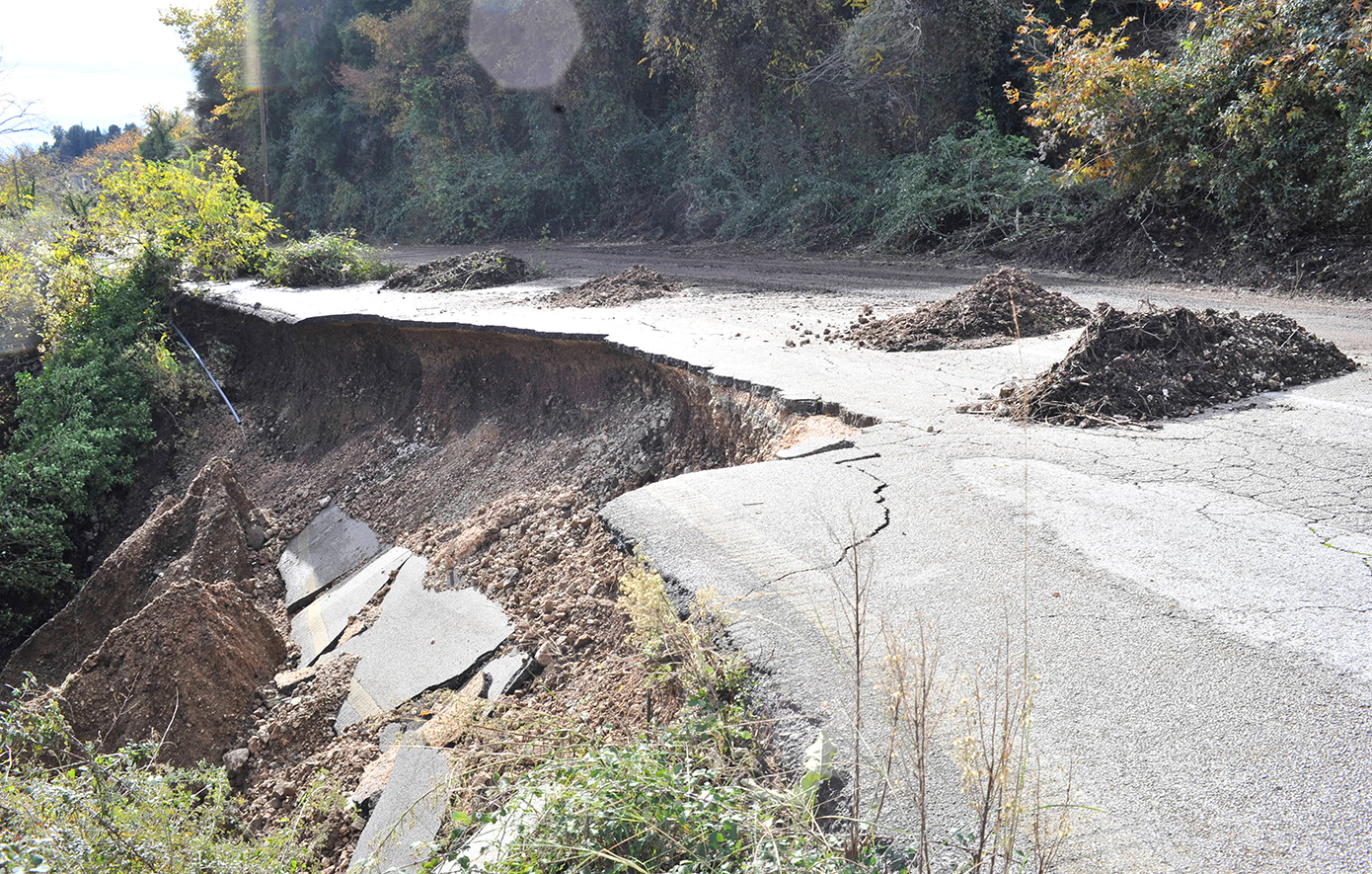 Εικόνες καταστροφής στα Τζουμέρκα μετά την έντονη κακοκαιρία