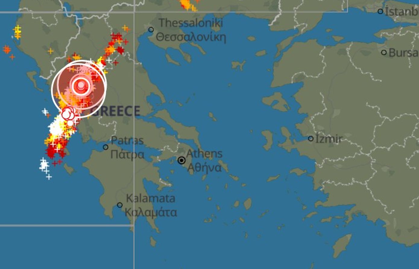 «Γραμμή λαίλαπας 200 χιλιομέτρων» στα βορειοδυτικά – Η εξέλιξη του καιρού τις επόμενες ημέρες