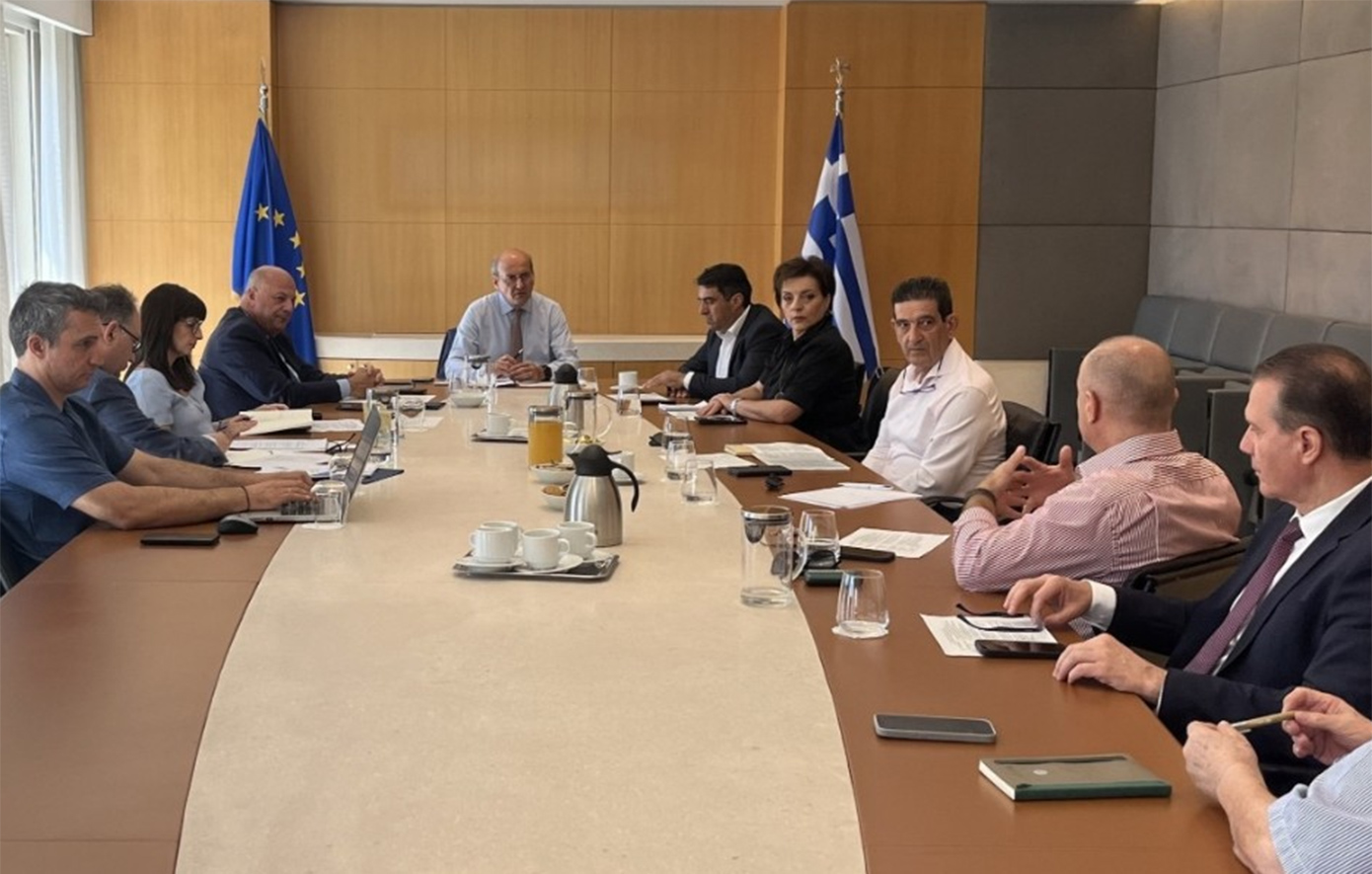 Ο Κωστής Χατζηδάκης συναντήθηκε με την ΕΘΕΑΣ: «Είμαστε στην τελική ευθεία για τις πληρωμές στους αγρότες»