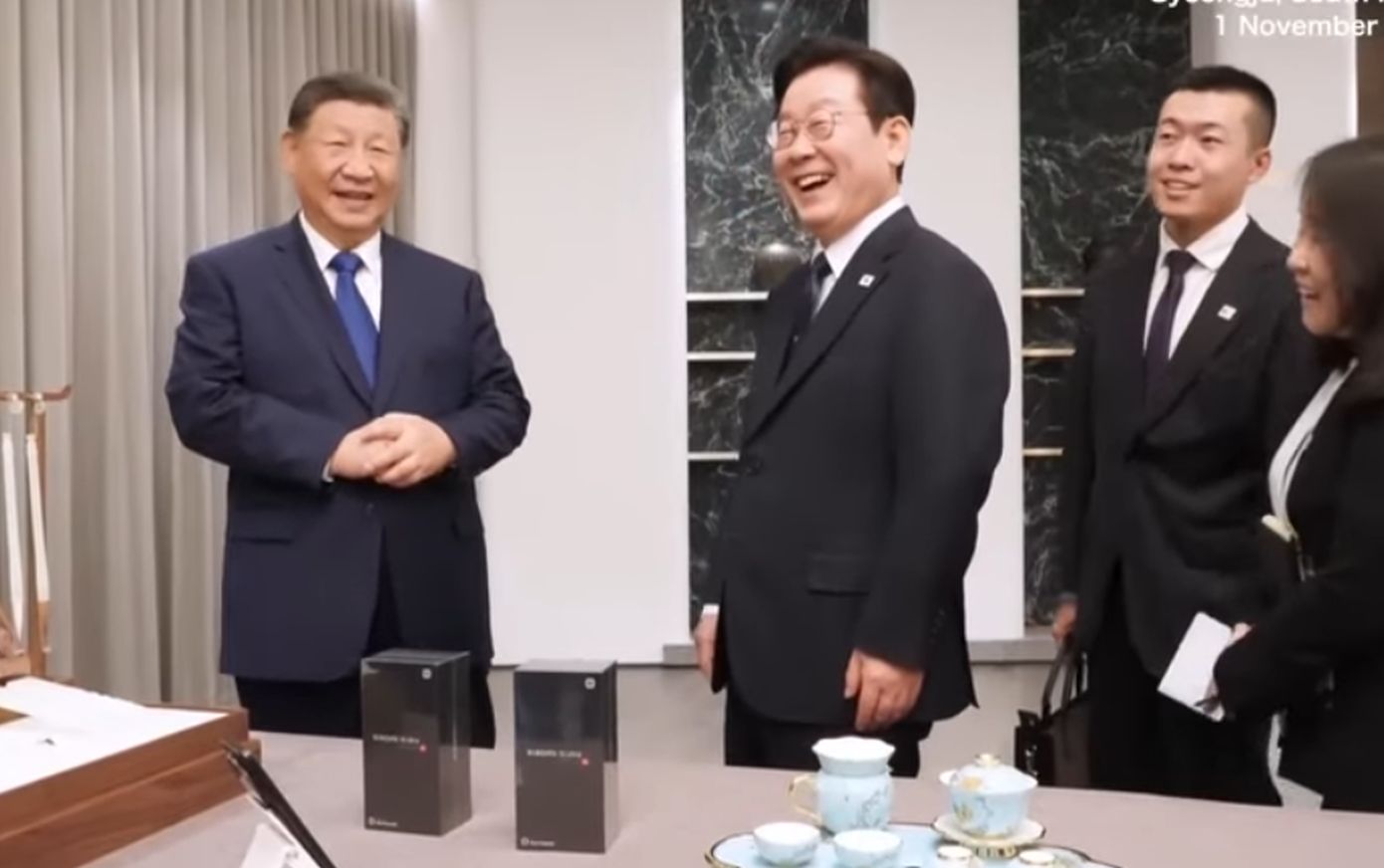 Το ασυνήθιστο αστείο του Σι Τζινπίνγκ βρέθηκε στα πρωτοσέλιδα των νοτιοκορεατικών εφημερίδων