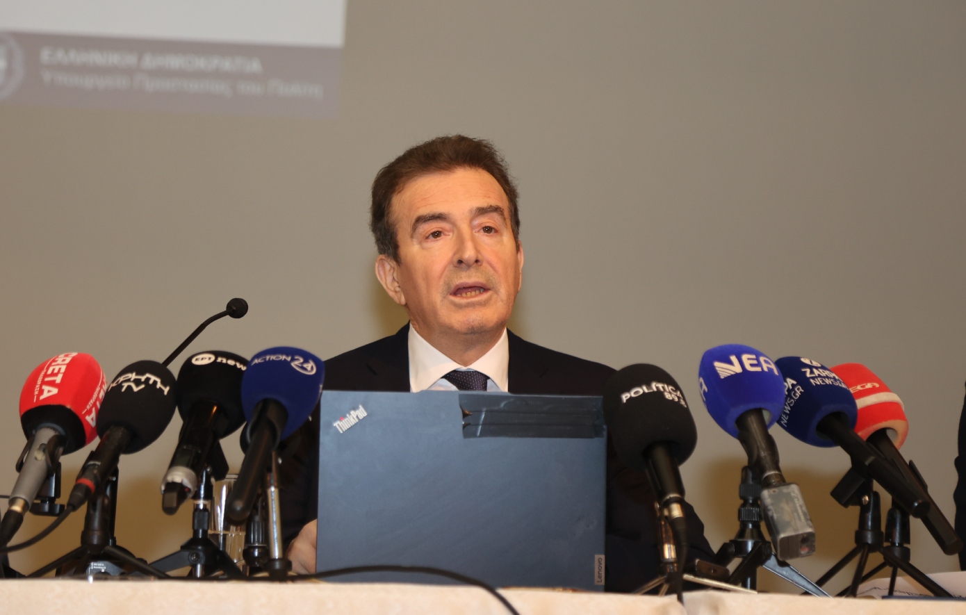 Χρυσοχοΐδης: Φυλάκιση 2 ετών και πρόστιμα έως 30.000 ευρώ για μπαλωθιές