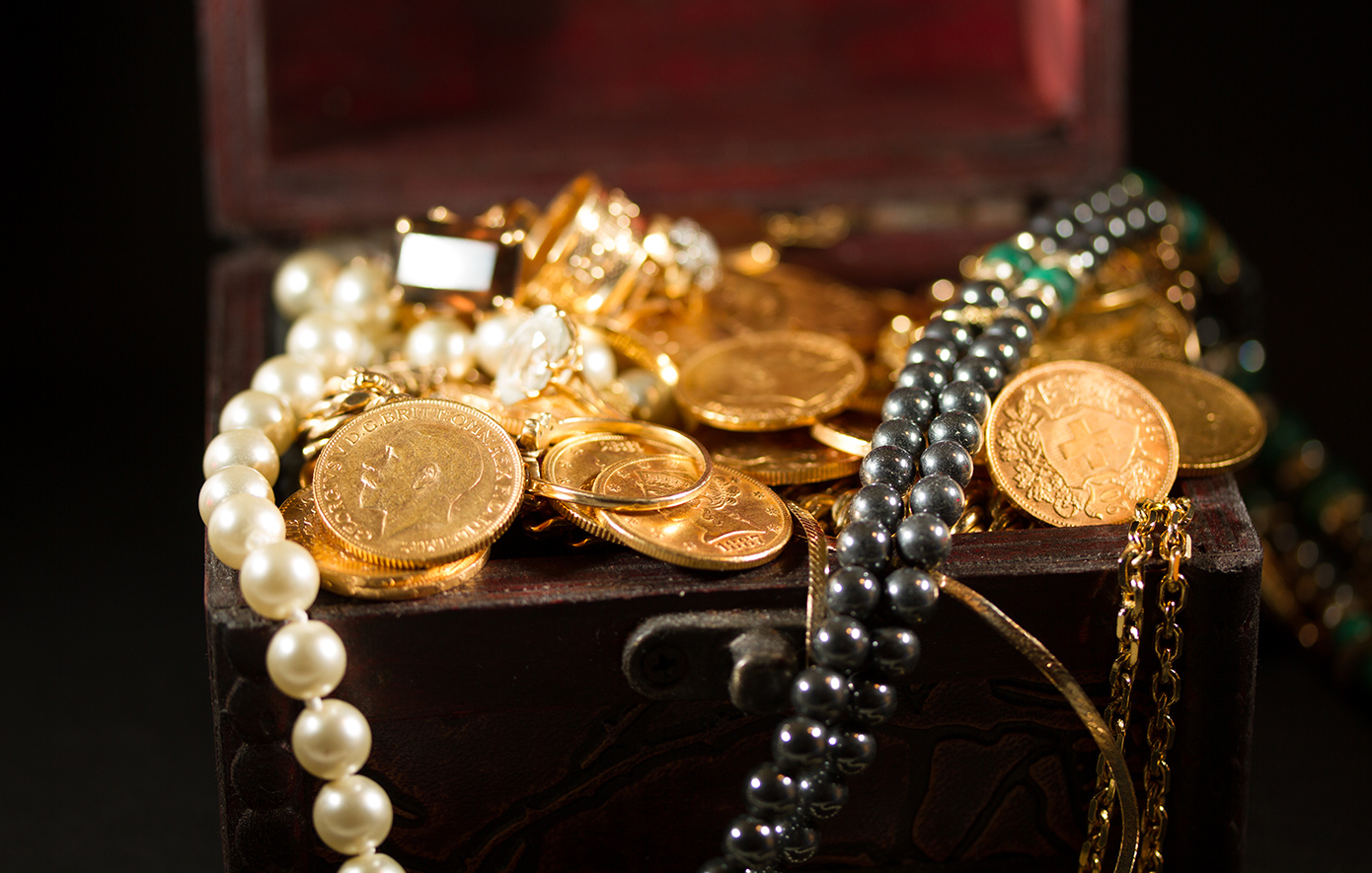 Ιταλική οικογένεια ληστών με λεία εκατομμυρίων καλείται να επιστρέψει μόλις 1 λίρα από τις κλοπές τους &#8211; Είχαν κλέψει και τον Αλεξάντερ Ίσακ