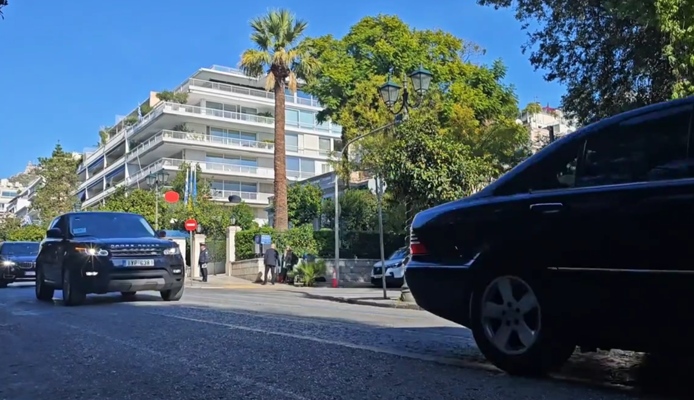 Έφτασε στην Ηρώδου Αττικού ο Βολοντίμιρ Ζελένσκι