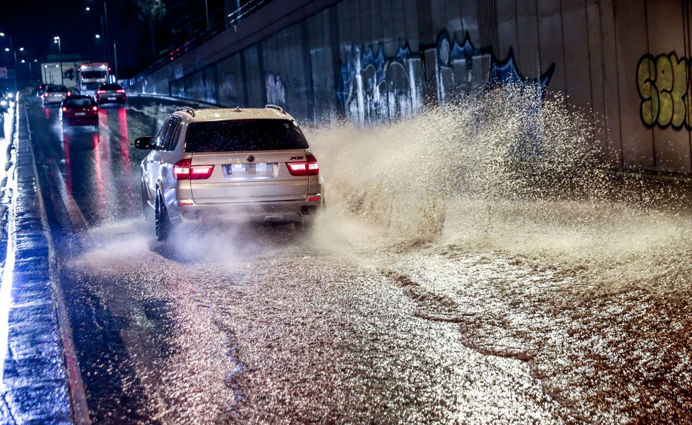 Πάνω από 80 τόνοι νερού ανά στρέμμα: Βροχή ενάμιση μήνα έπεσε μέσα σε λίγες ώρες στην Αττική