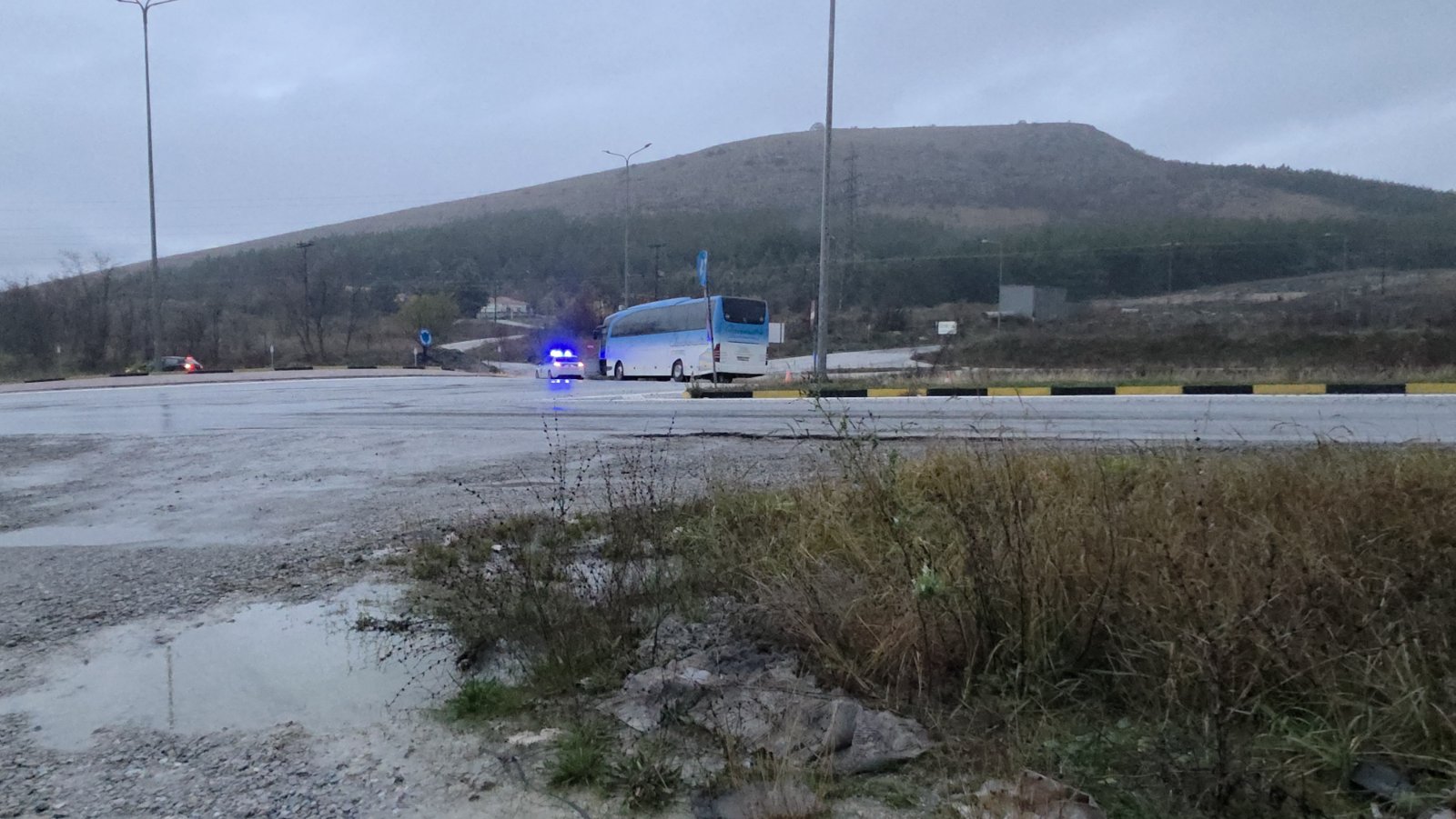 Ανατροπή λεωφορείου με 25 εργαζομένους της ΔΕΗ στην Πτολεμαΐδα