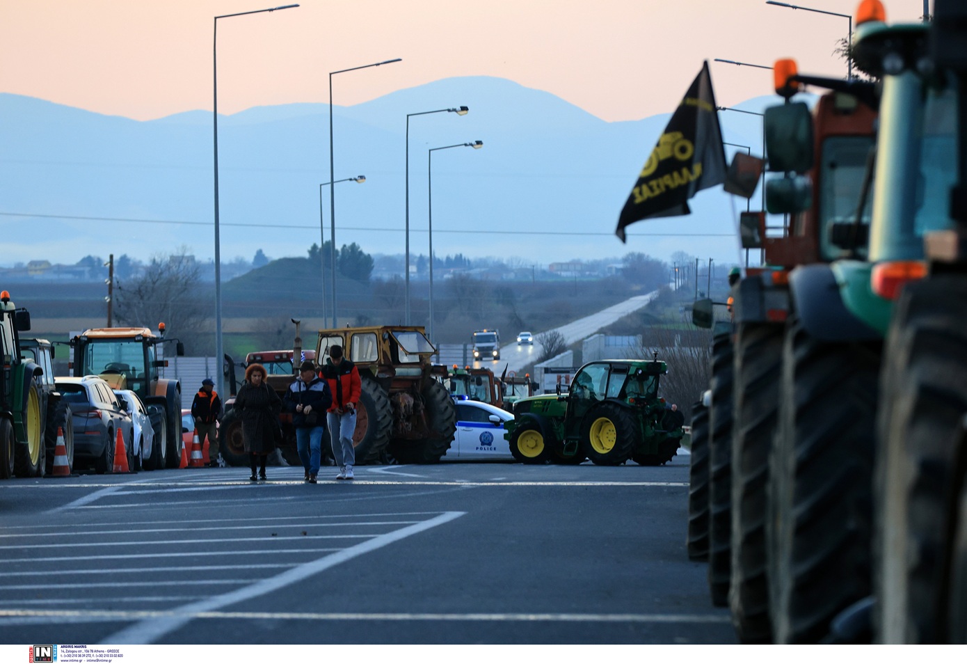 Το μπαλάκι στην κυβέρνηση πετούν οι αγρότες: «Ασαφείς οι απαντήσεις, συνεχίζουμε τα μπλόκα» &#8211; Ανοιχτοί δρόμοι τα Χριστούγεννα