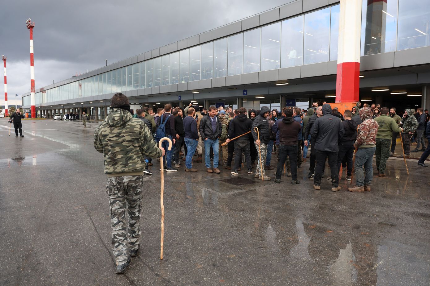 Στο «κόκκινο» η χώρα από τις αγροτικές κινητοποιήσεις &#8211; Ανοίγει το αεροδρόμιο Ηρακλείου, πού υπάρχουν μπλόκα