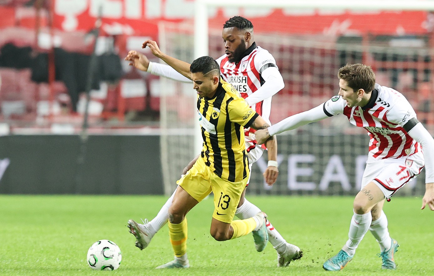 Σάμσουνσπορ &#8211; ΑΕΚ: 1-0 στο 4&#8242; με αυτογκόλ του Μουκουντί