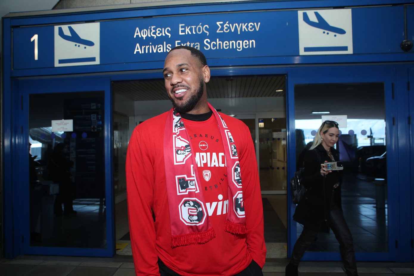 Ήρθε για τον Ολυμπιακό και μπαίνει αμέσως στη «διαβολοβδομάδα» ο Μόντε Μόρις &#8211; «Ο Μπαρτζώκας μου είπε να κάνω το παιχνίδι μου»